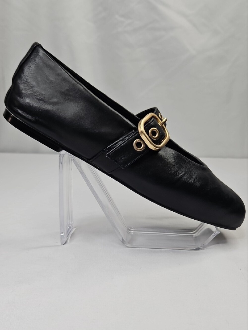 Aqua Stella Black Leather Mary Jane Flats with Gold Buckles Size 7.5 - Picture 7 of 7